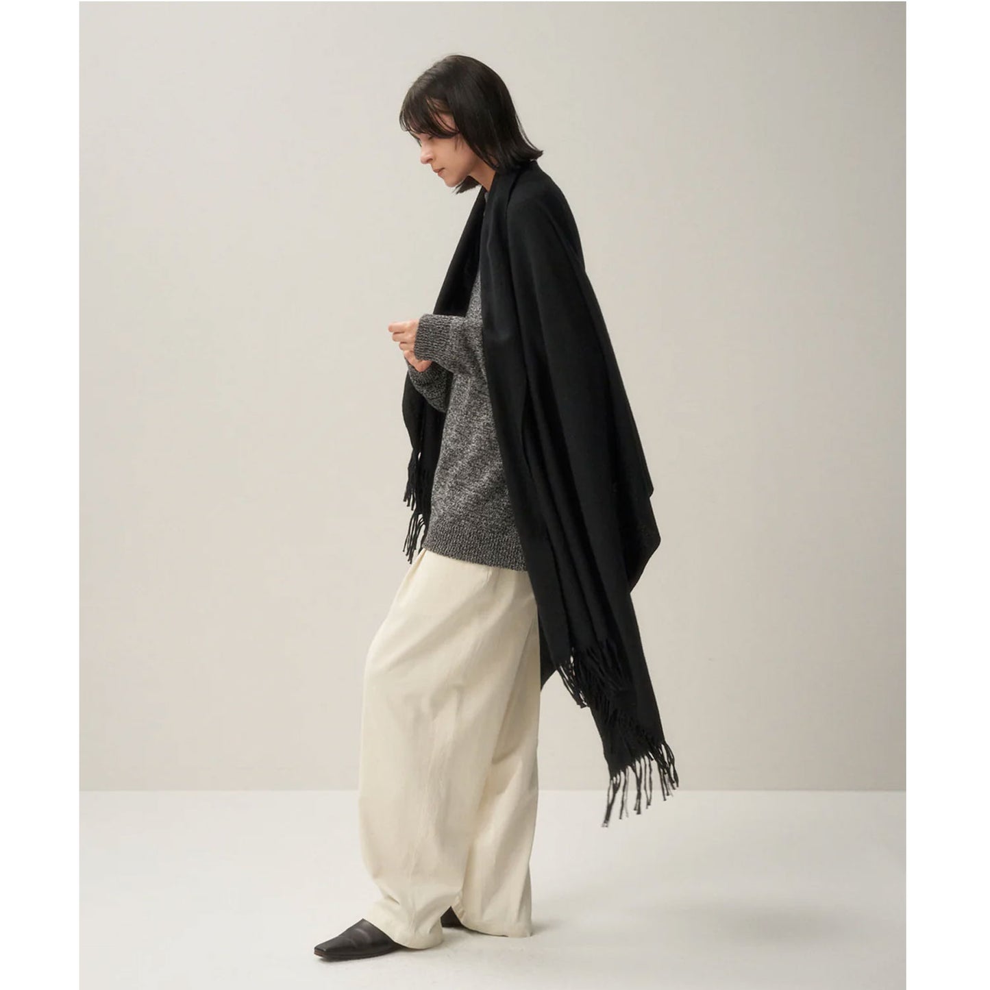 
                  
                    FINE AIR WOOL OVERSIZED STOLE
                  
                