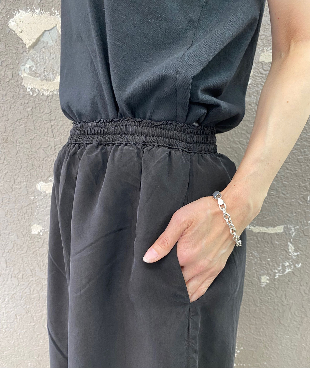 
                  
                    CUPRO SHORT TROUSERS -BLACK-
                  
                