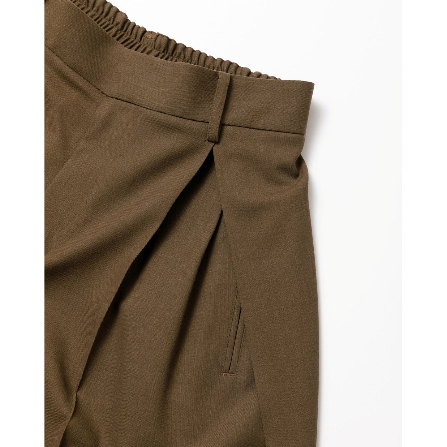 
                  
                    high twist gabardine three tuck shorts -tabacco-
                  
                