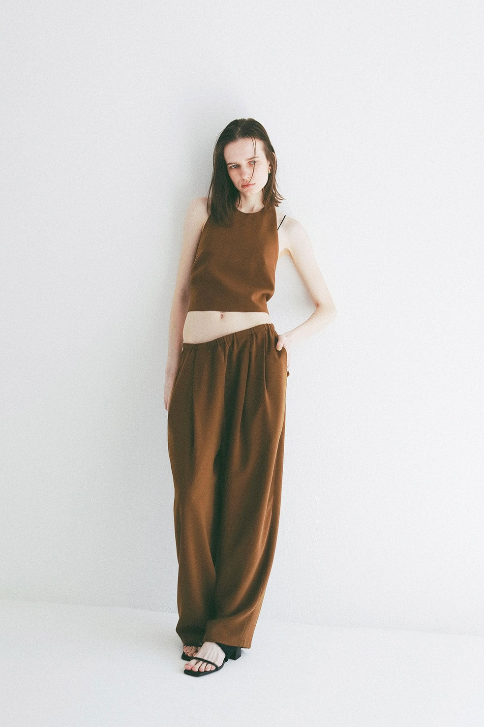
                  
                    DRAWSTRING LOOSE TUCK PANTS
                  
                