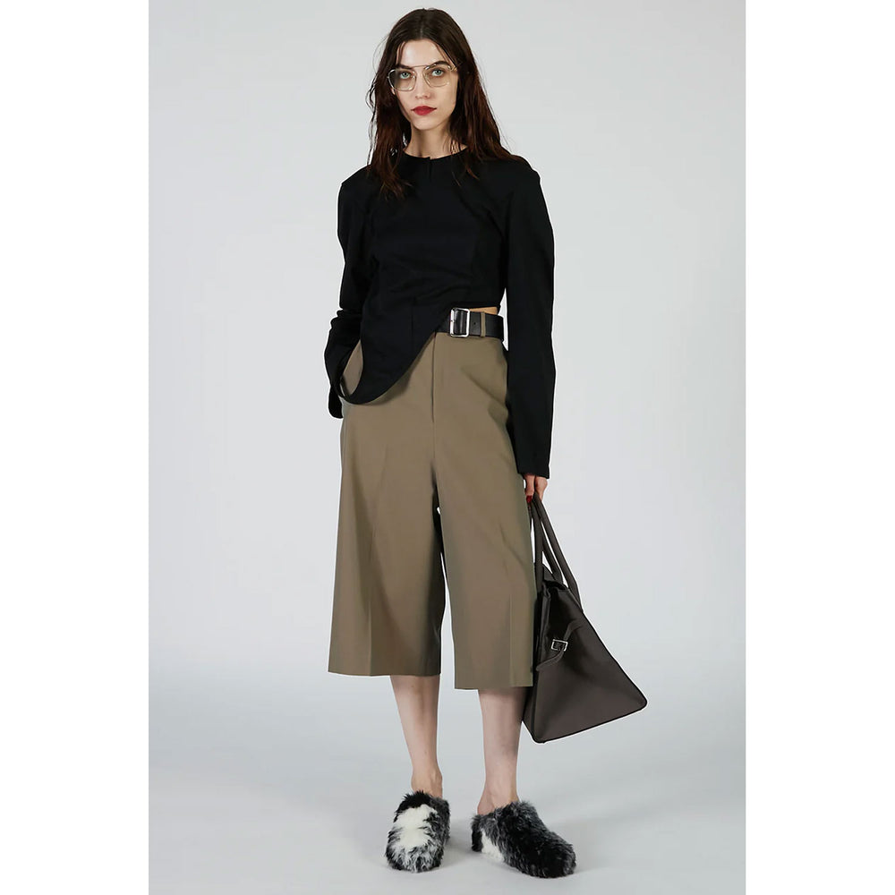 
                  
                    Low-crotch Bermuda Pants-BLACK-
                  
                
