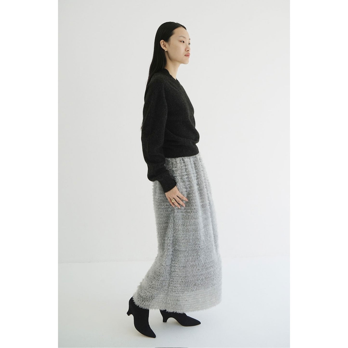 
                  
                    YAK V NECK KNIT TOPS -CHACOAL GRAY-
                  
                