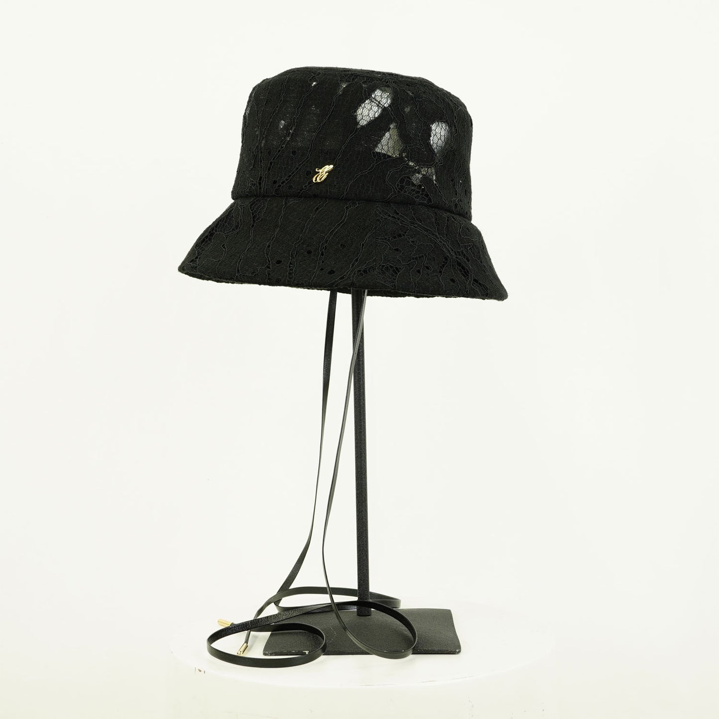 
                  
                    Colle Hat.C
                  
                