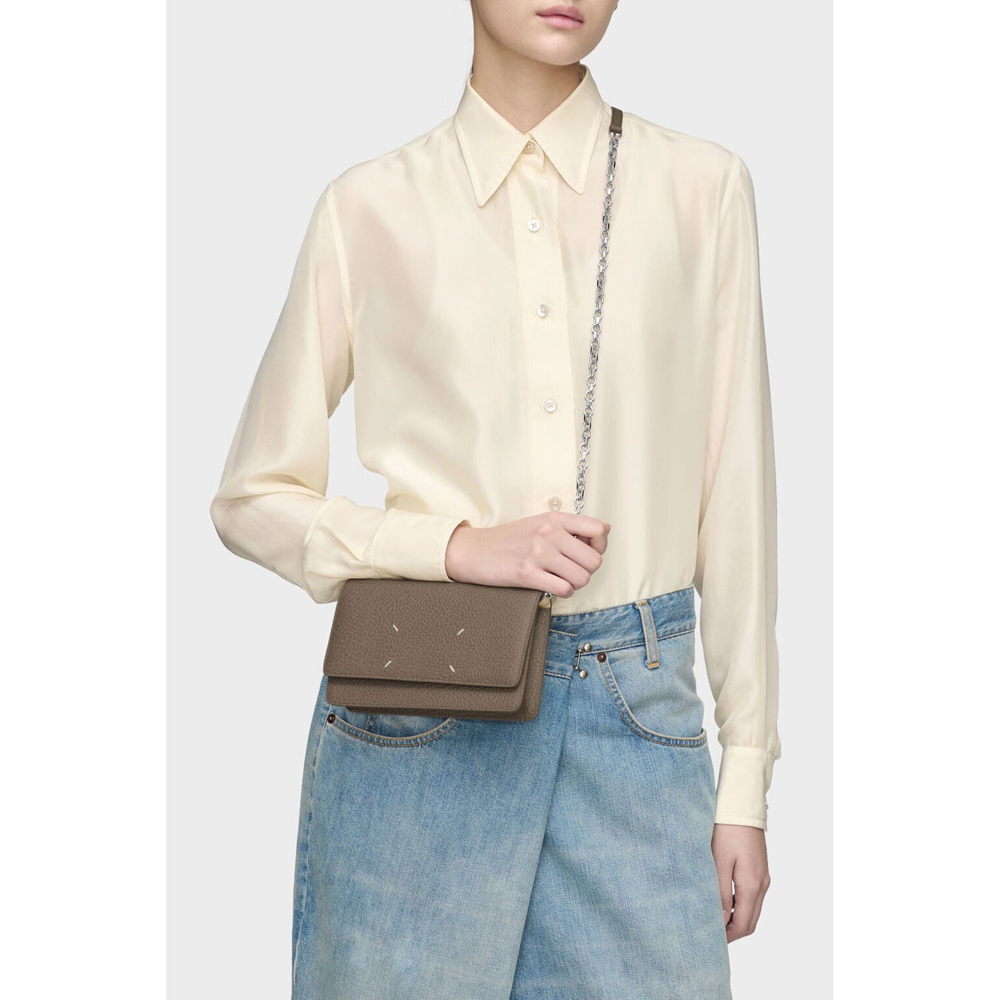 
                  
                    4-Stitch Bi-Color Chain Wallet
                  
                