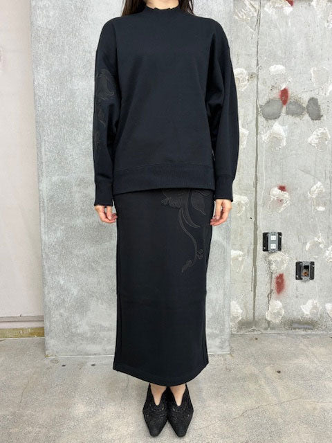 
                  
                    Floral Embroidery Oversized Sweat Top -BLACK-
                  
                