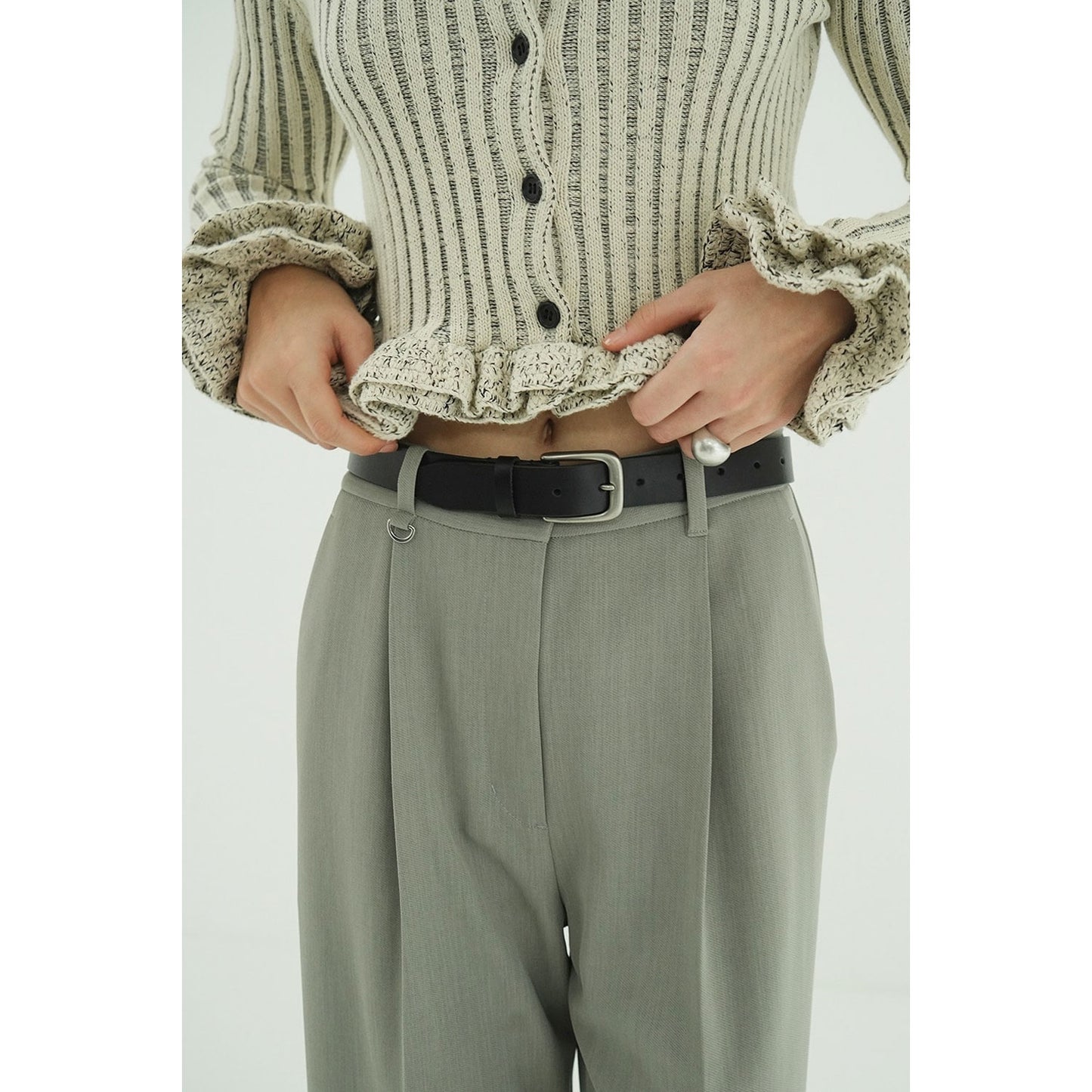 
                  
                    W FACE SHORT FRILLED KNIT TOPS -WHITE-
                  
                