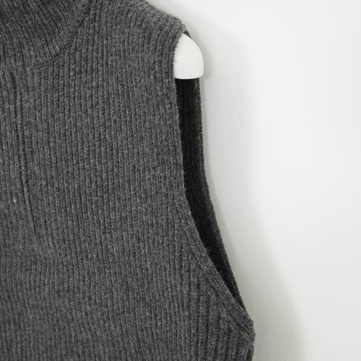 
                  
                    RIBBED KNIT WOOL VEST-CAMEL-
                  
                