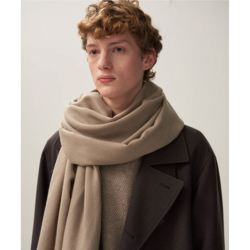 
                  
                    FINE AIR WOOL OVERSIZED STOLE
                  
                