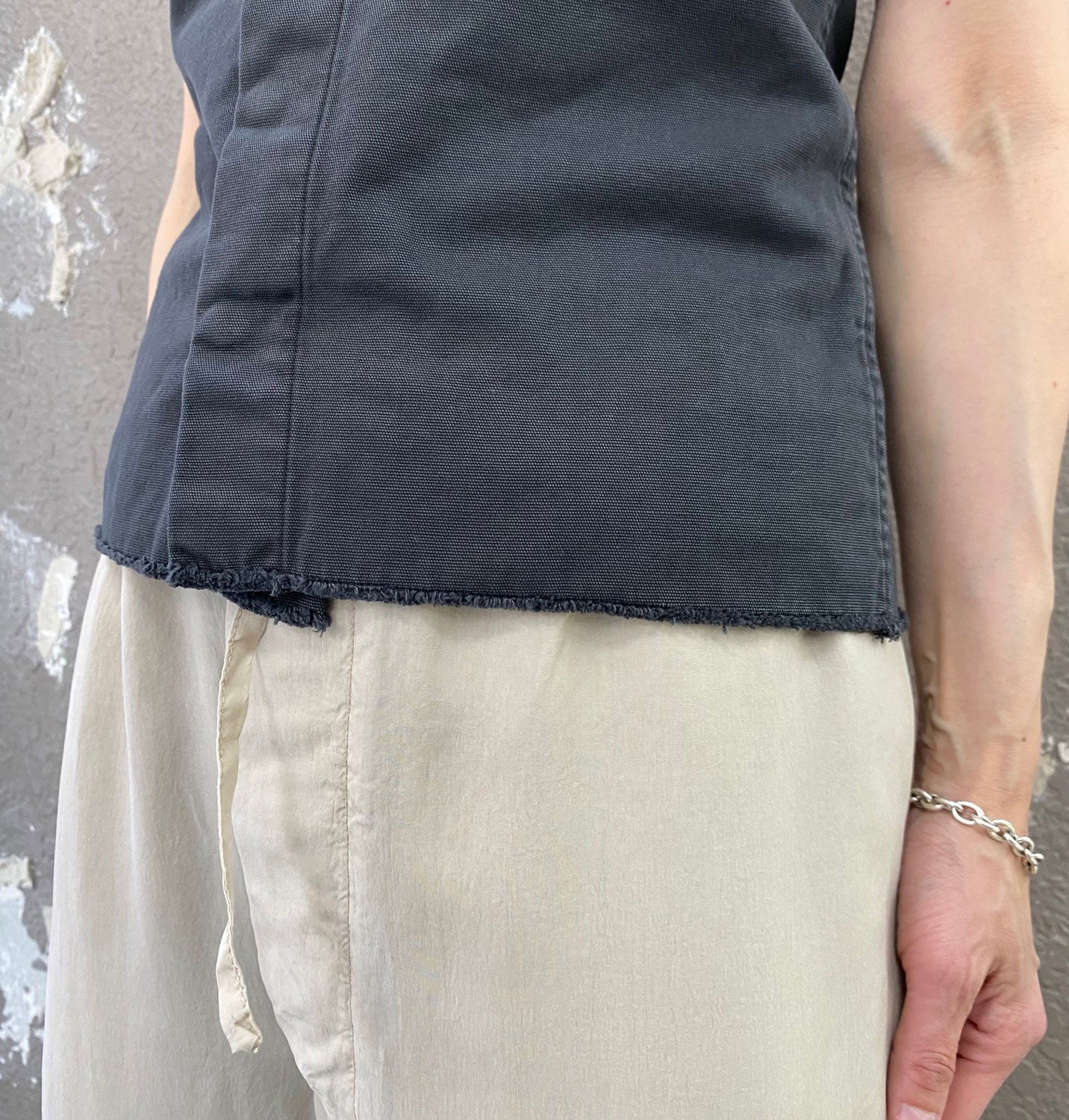 
                  
                    THIN CANVAS SNAP TOP -BLACK-
                  
                