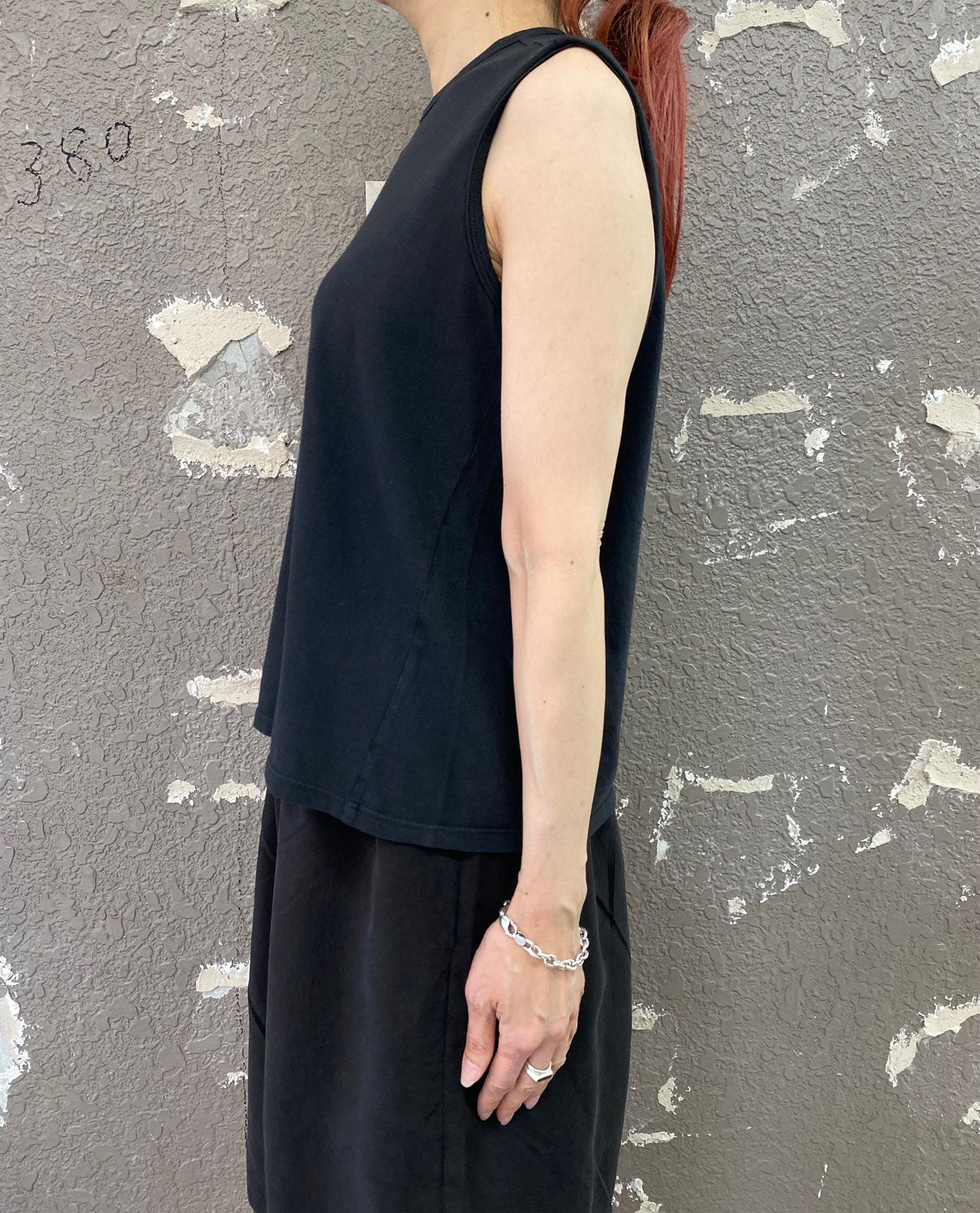 
                  
                    ORGANIC COTTON SLEEVELESS T-SHIRT
                  
                