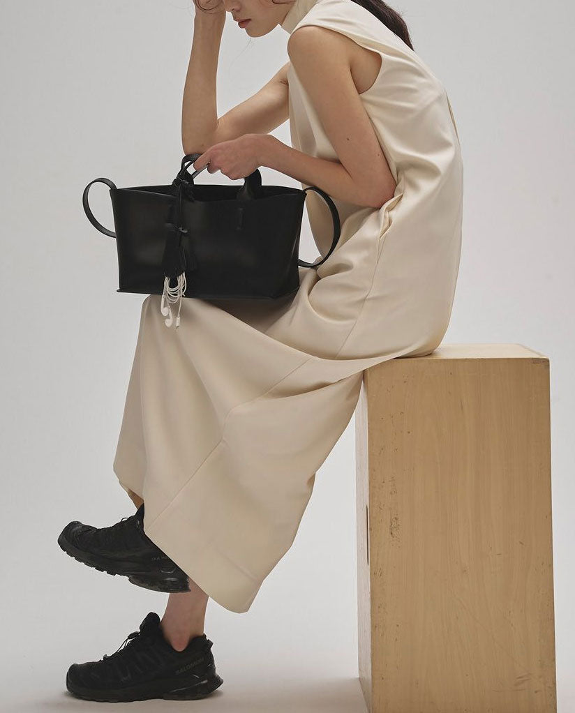 
                  
                    Useful Leather Bag(M)
                  
                