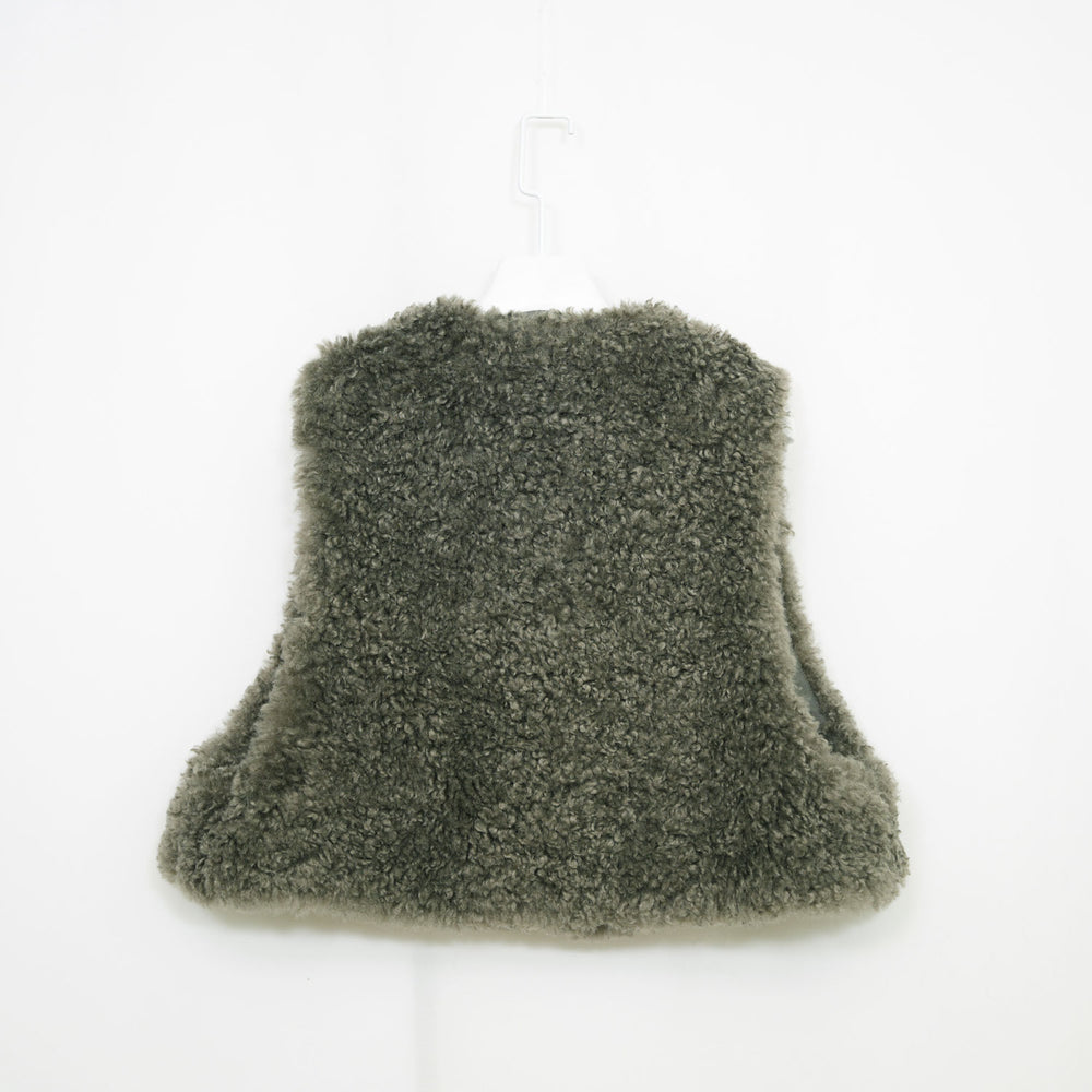 
                  
                    FAUX SHEARING CROPPED VEST
                  
                