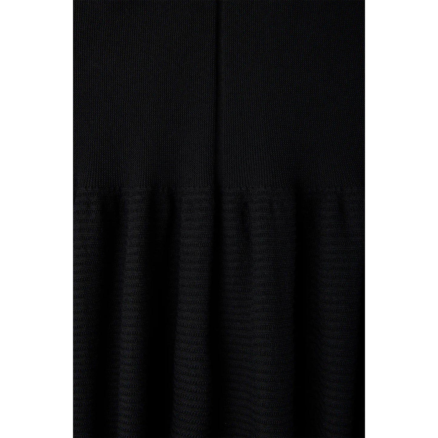 
                  
                    CASCADES SKIRT -BLACK-
                  
                