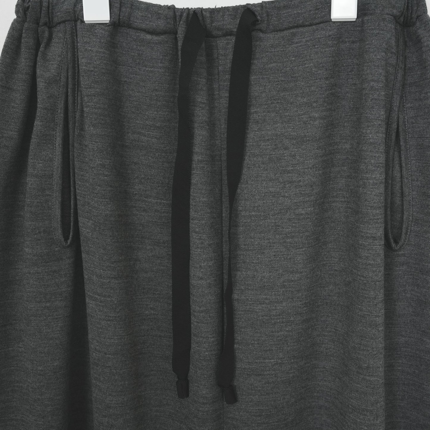 
                  
                    ALISON TROUSERS / HIGH GAUGE PURE WOOL JERSEY -DK GREY-
                  
                