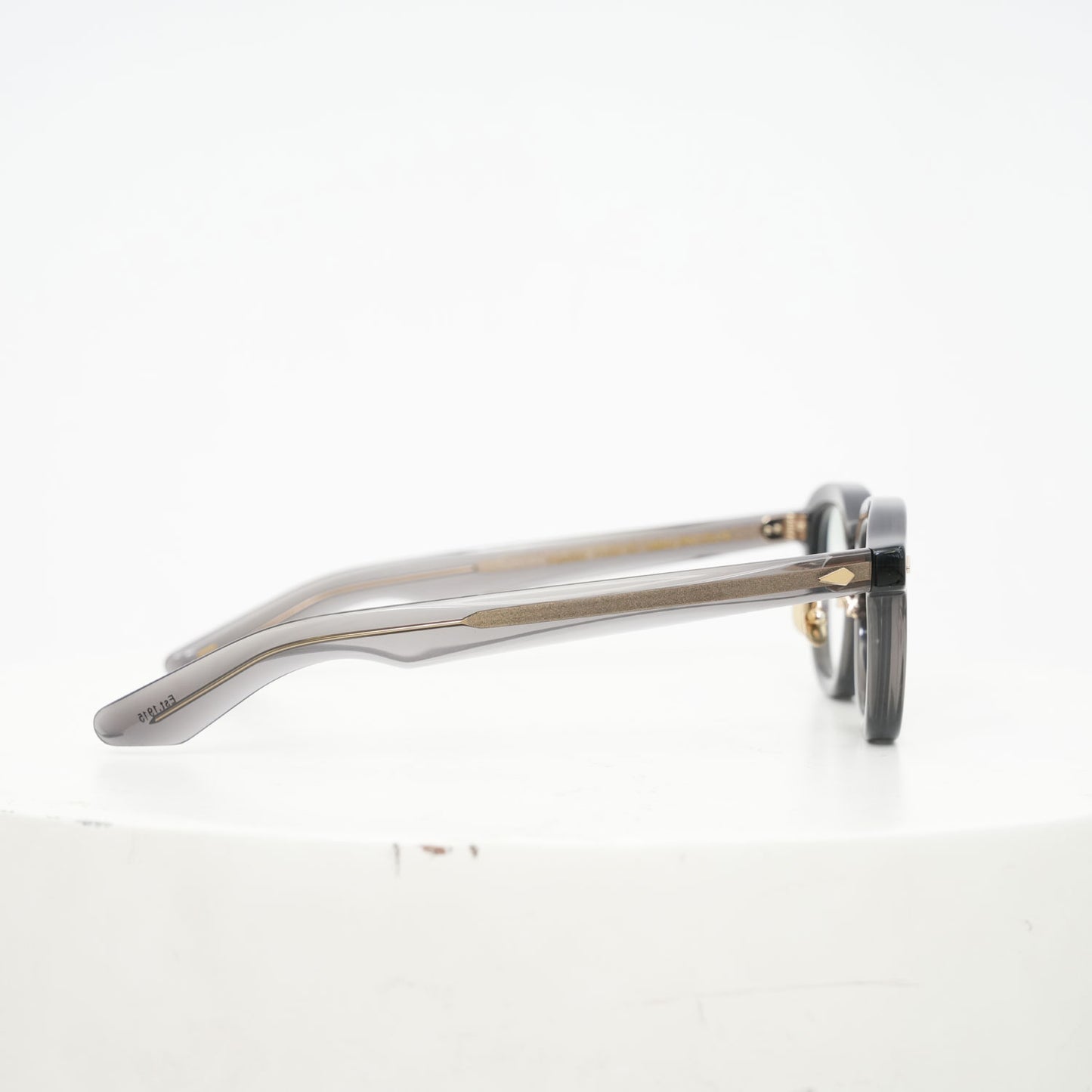 
                  
                    DAHVEN 47 SMKG JPN LTD 19
                  
                