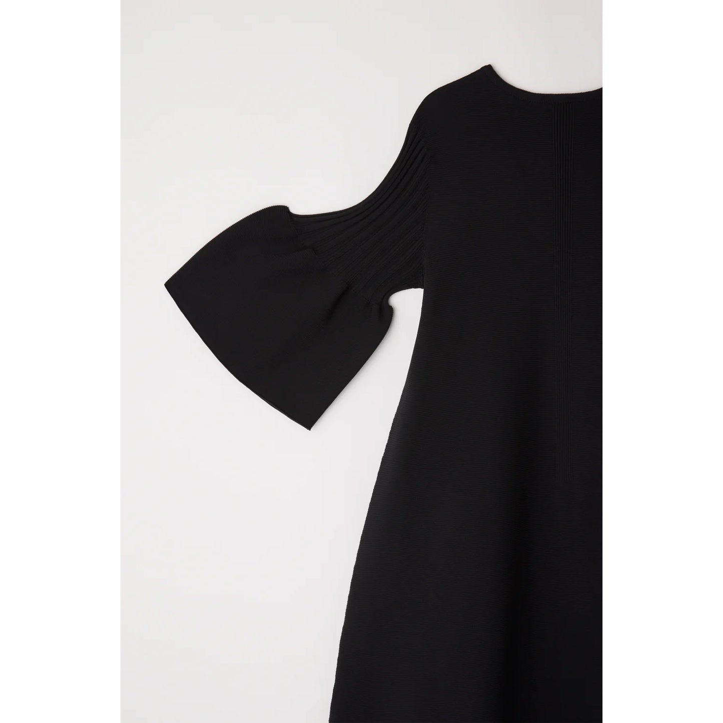 
                  
                    POTTERY SHORT BELL SLEEVE FLARE DRESS -BLACK-
                  
                