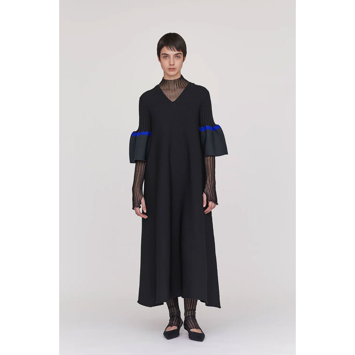 
                  
                    POTTERY SHORT BELL SLEEVE FLARE DRESS -BLACK-
                  
                