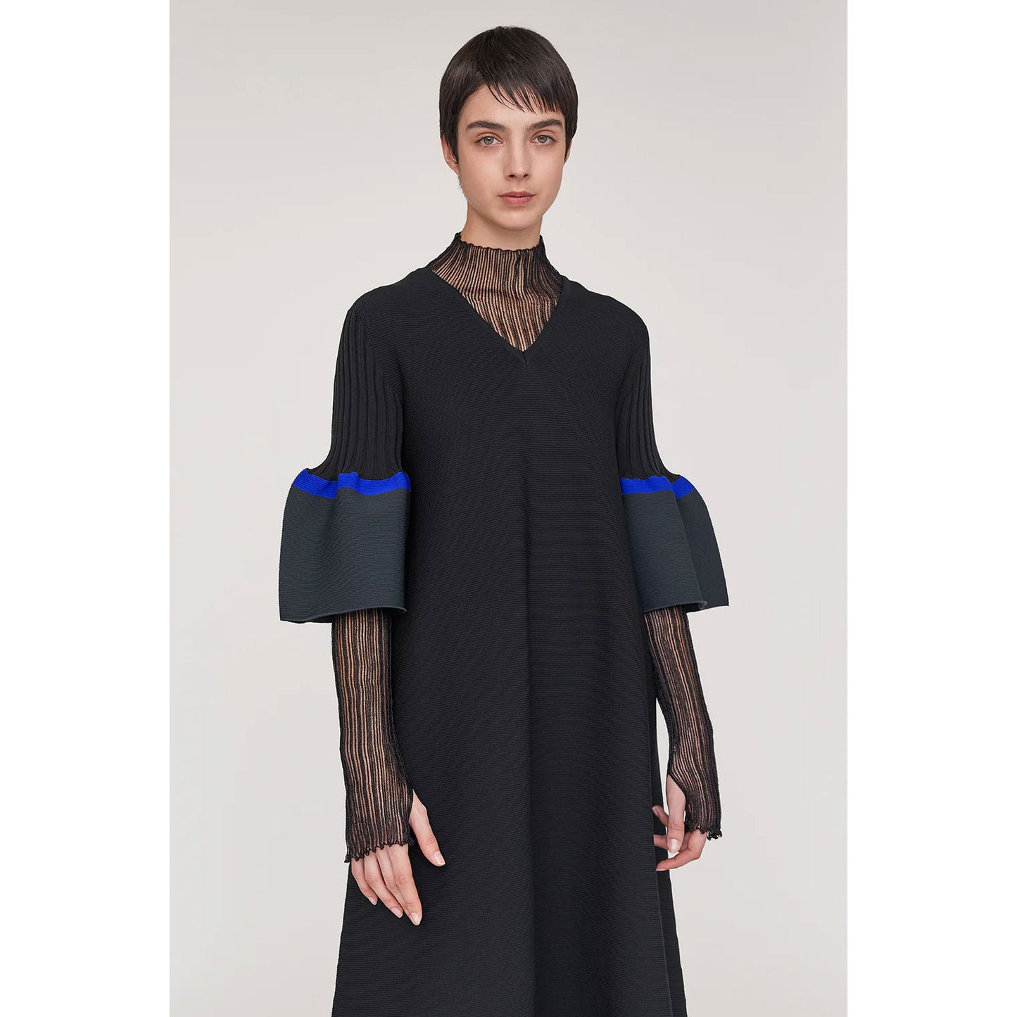 
                  
                    POTTERY SHORT BELL SLEEVE FLARE DRESS -BLACK-
                  
                