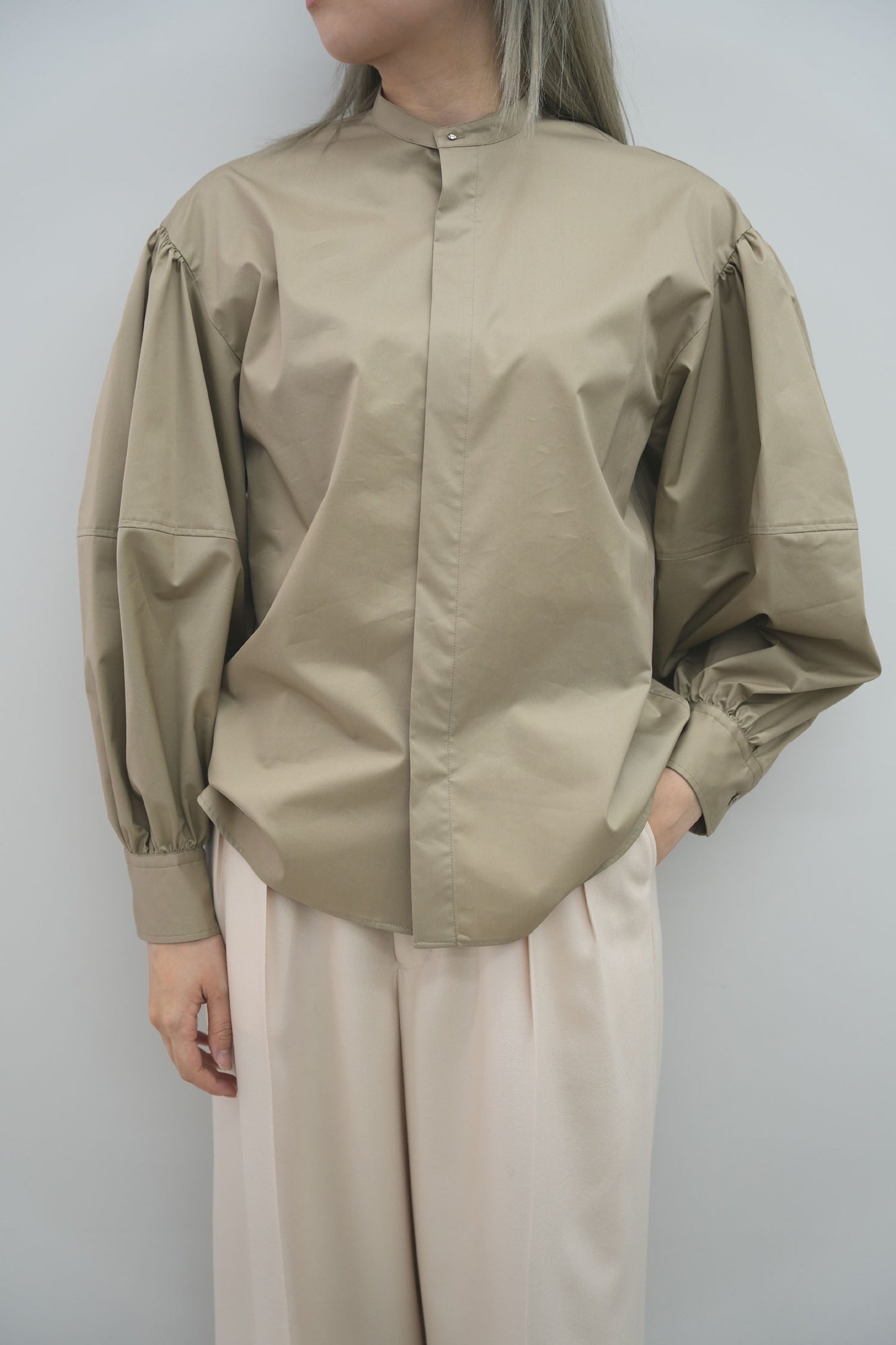 
                  
                    T/C BALLOON SLEEVE BLOUSE
                  
                