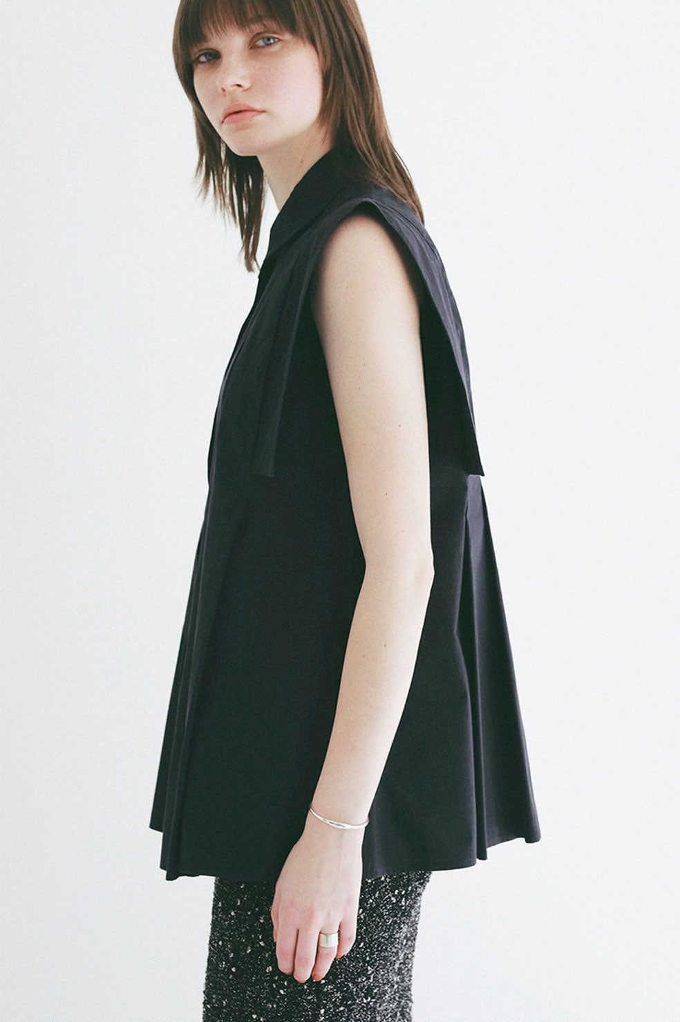 
                  
                    PANELL PLEAT SQUARE SLEEVE SHIRTS -NAVY-
                  
                