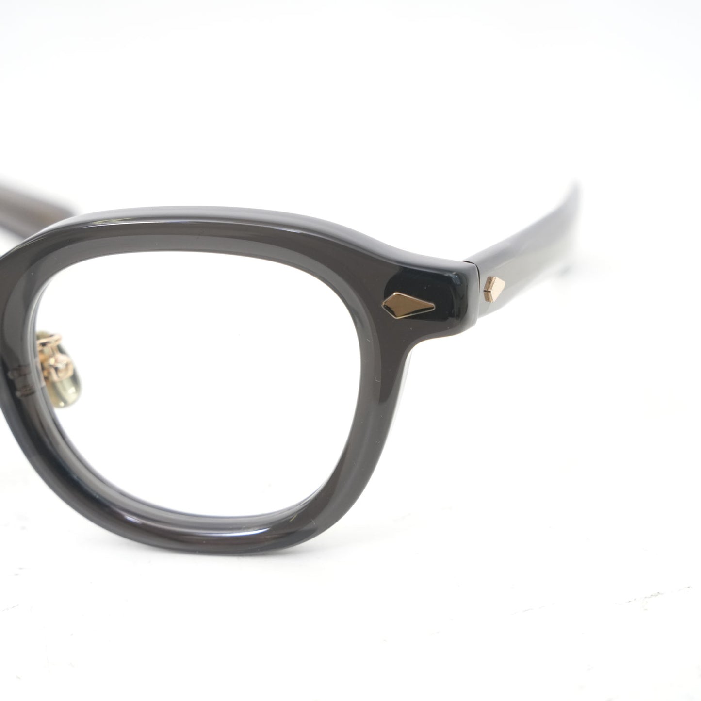 
                  
                    DAHVEN 47 SMKG JPN LTD 19
                  
                