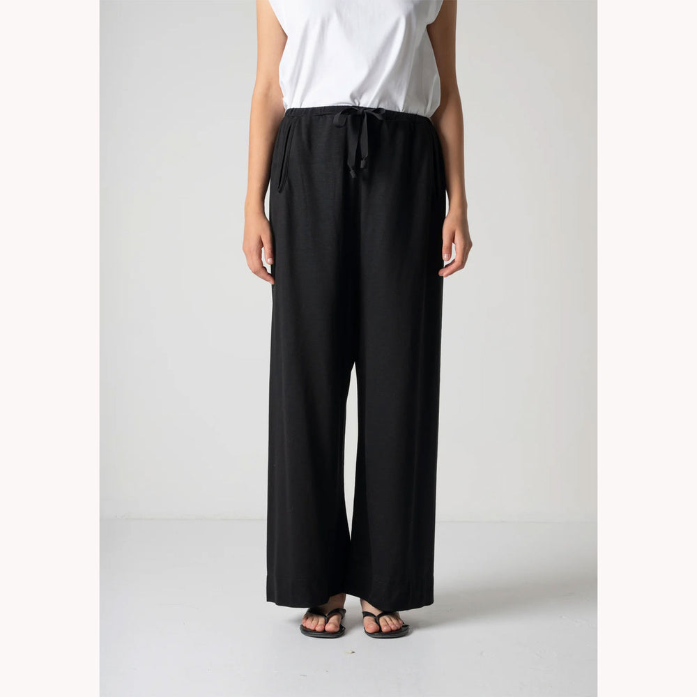 
                  
                    ALISON TROUSERS -BLACK-
                  
                