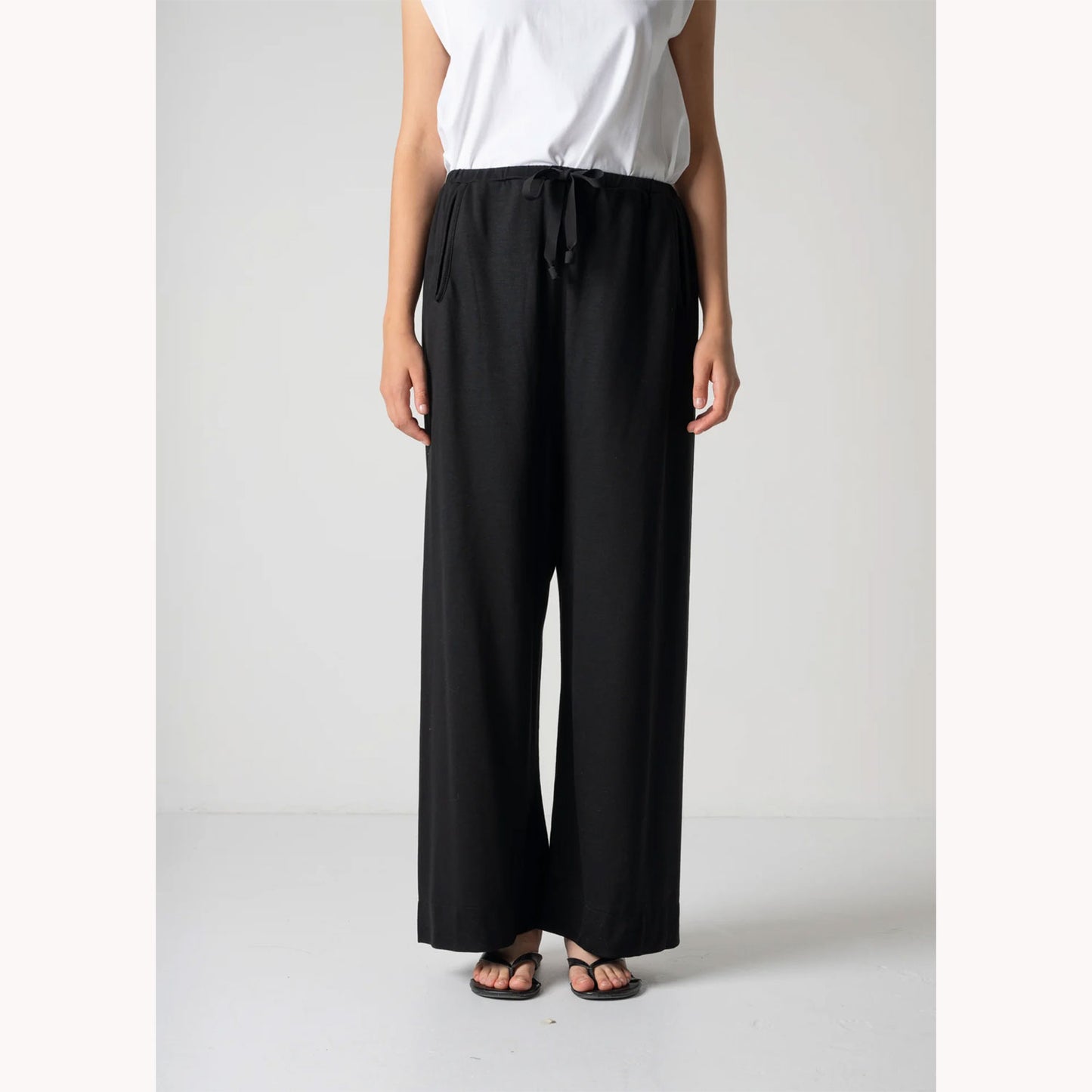
                  
                    ALISON TROUSERS -BLACK-
                  
                
