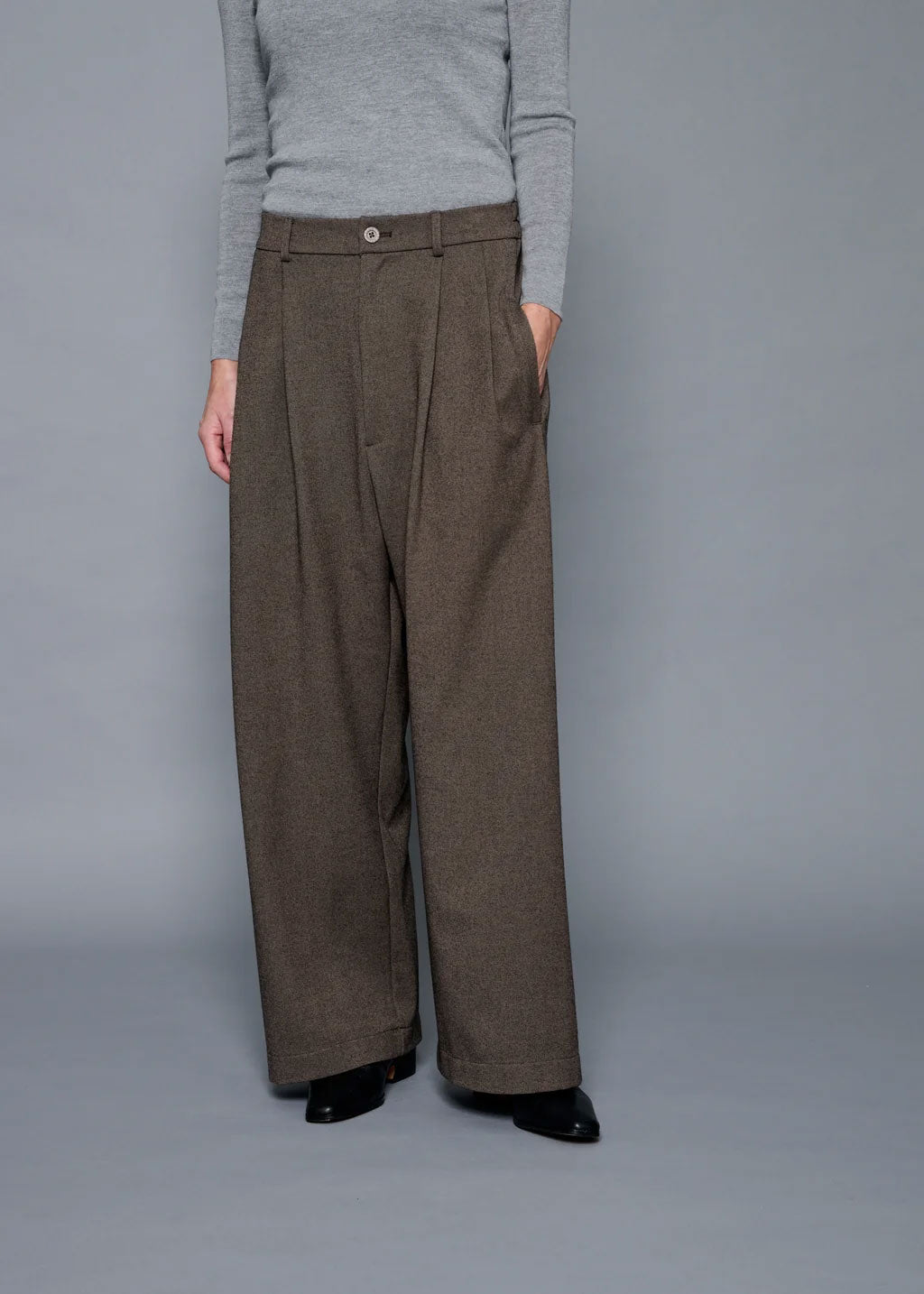 
                  
                    LUCY BAGGY TROUSERS / SOFT FLANNEL SUITING
                  
                
