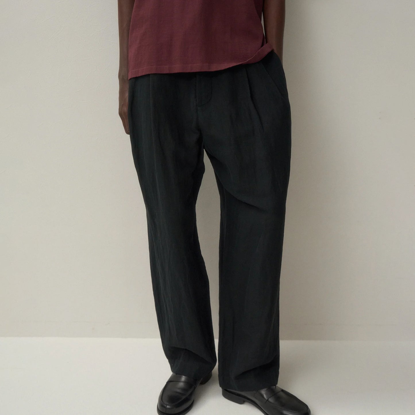 
                  
                    COTTON LINEN VOILE TWO TUCKED EASY PANTS
                  
                