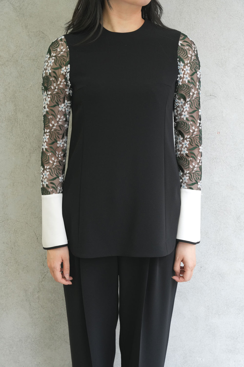 Floral Lace-Sleeve Classic Top - black – OBLIGE