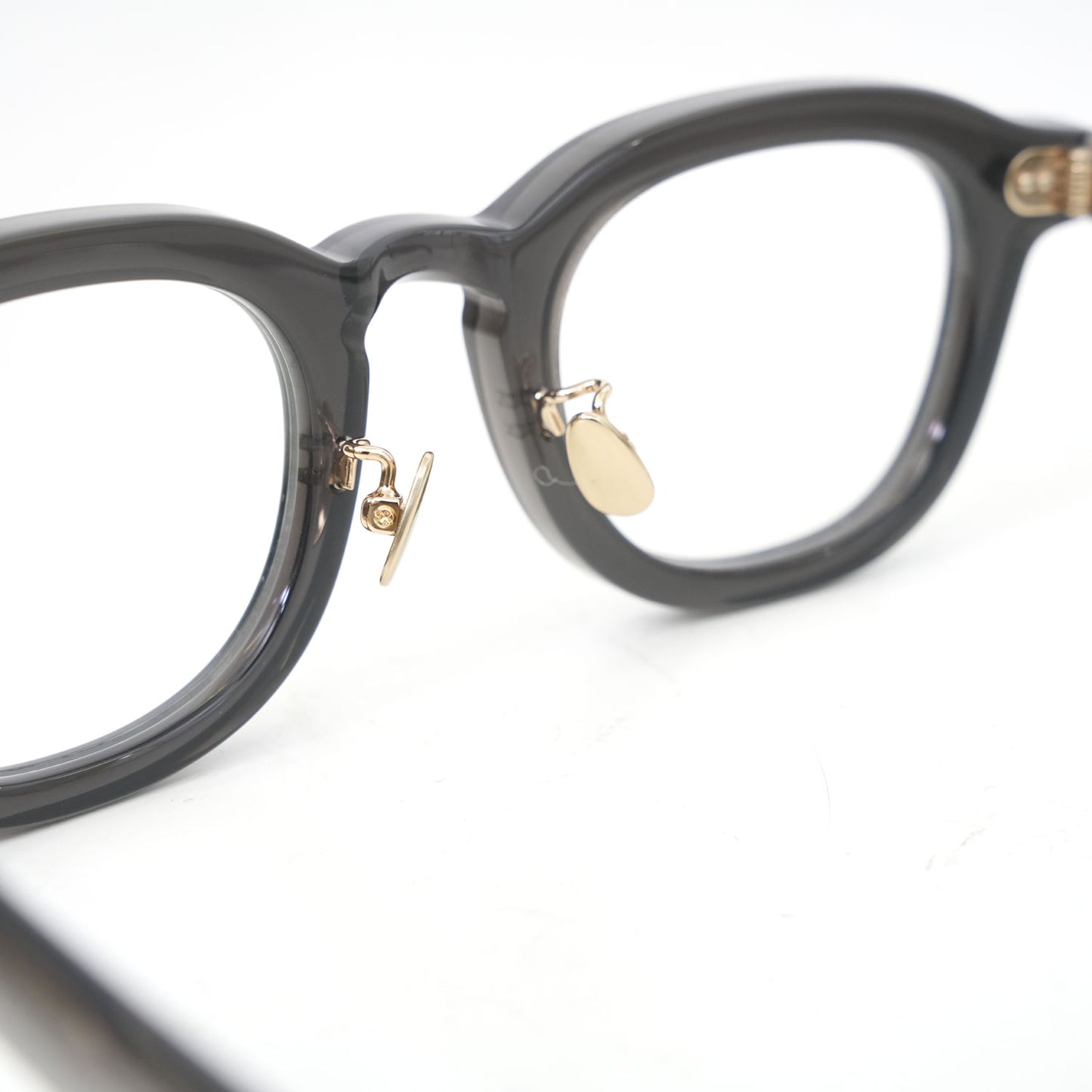 
                  
                    DAHVEN 47 SMKG JPN LTD 19
                  
                