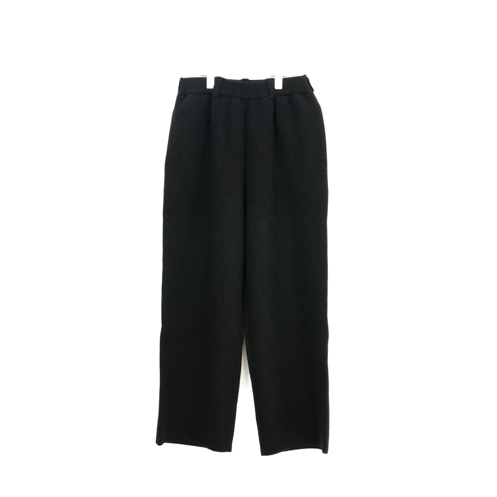 
                  
                    KNIT ESSENTIAL PANTS -BLACK-
                  
                