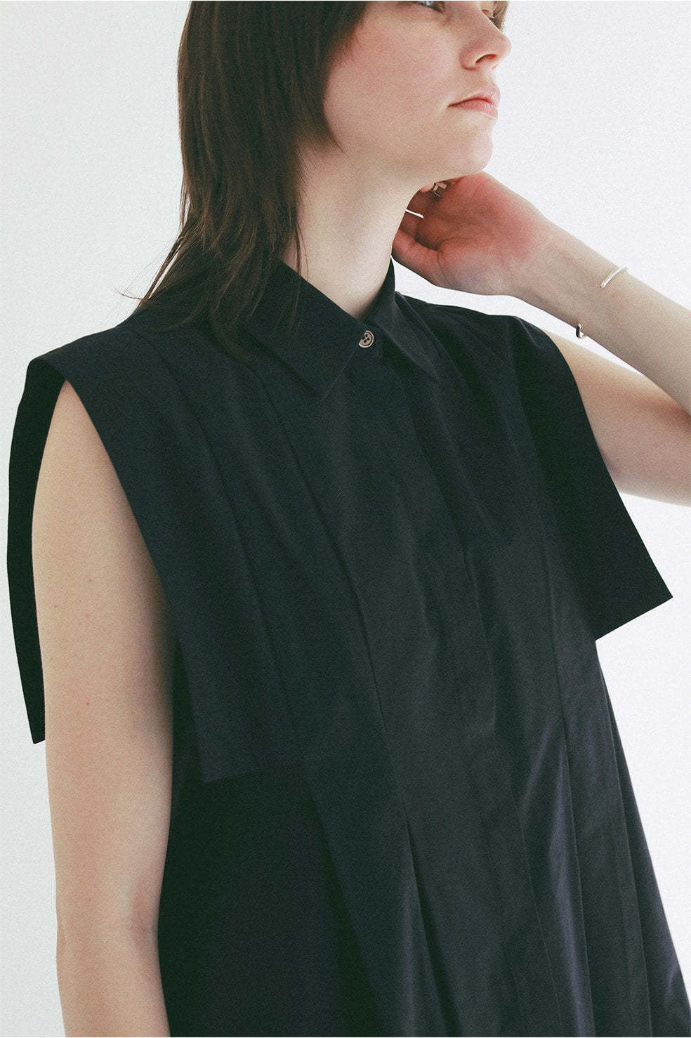 
                  
                    PANELL PLEAT SQUARE SLEEVE SHIRTS -NAVY-
                  
                