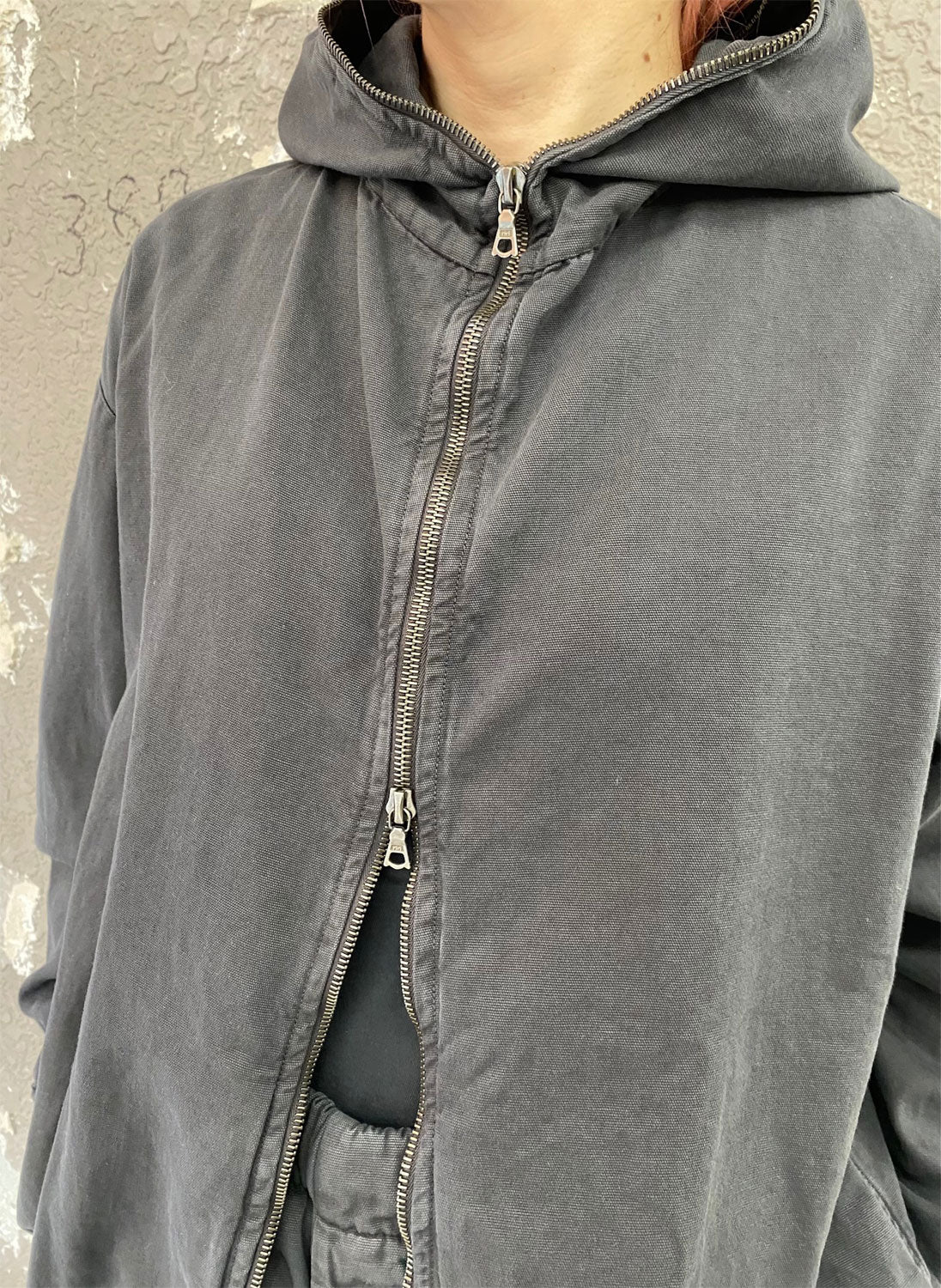 
                  
                    THIN CANVAS HOODED ZIPPER JACKET -BLACK-
                  
                