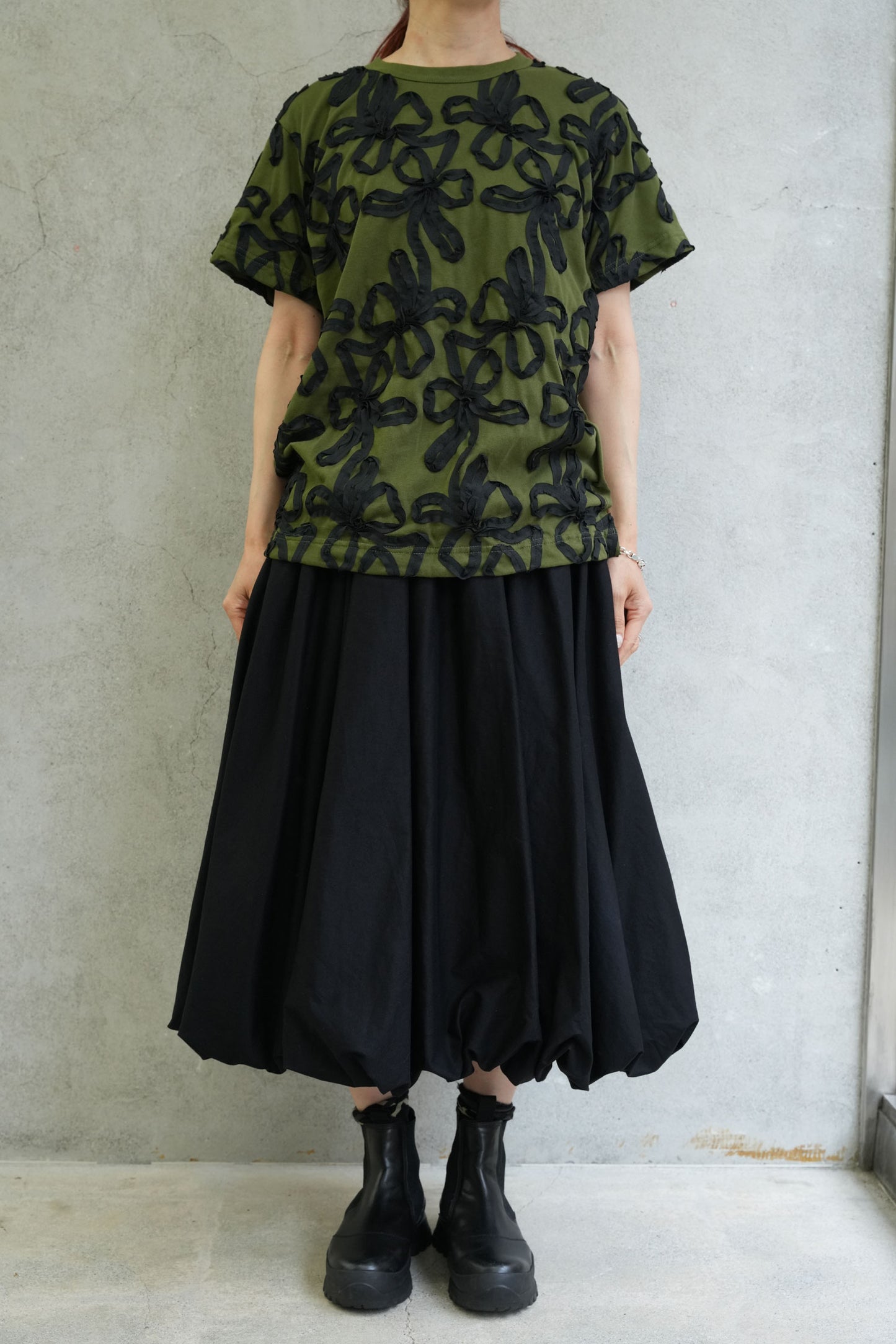 
                  
                    リボン刺繍Tシャツ -BLACK-
                  
                