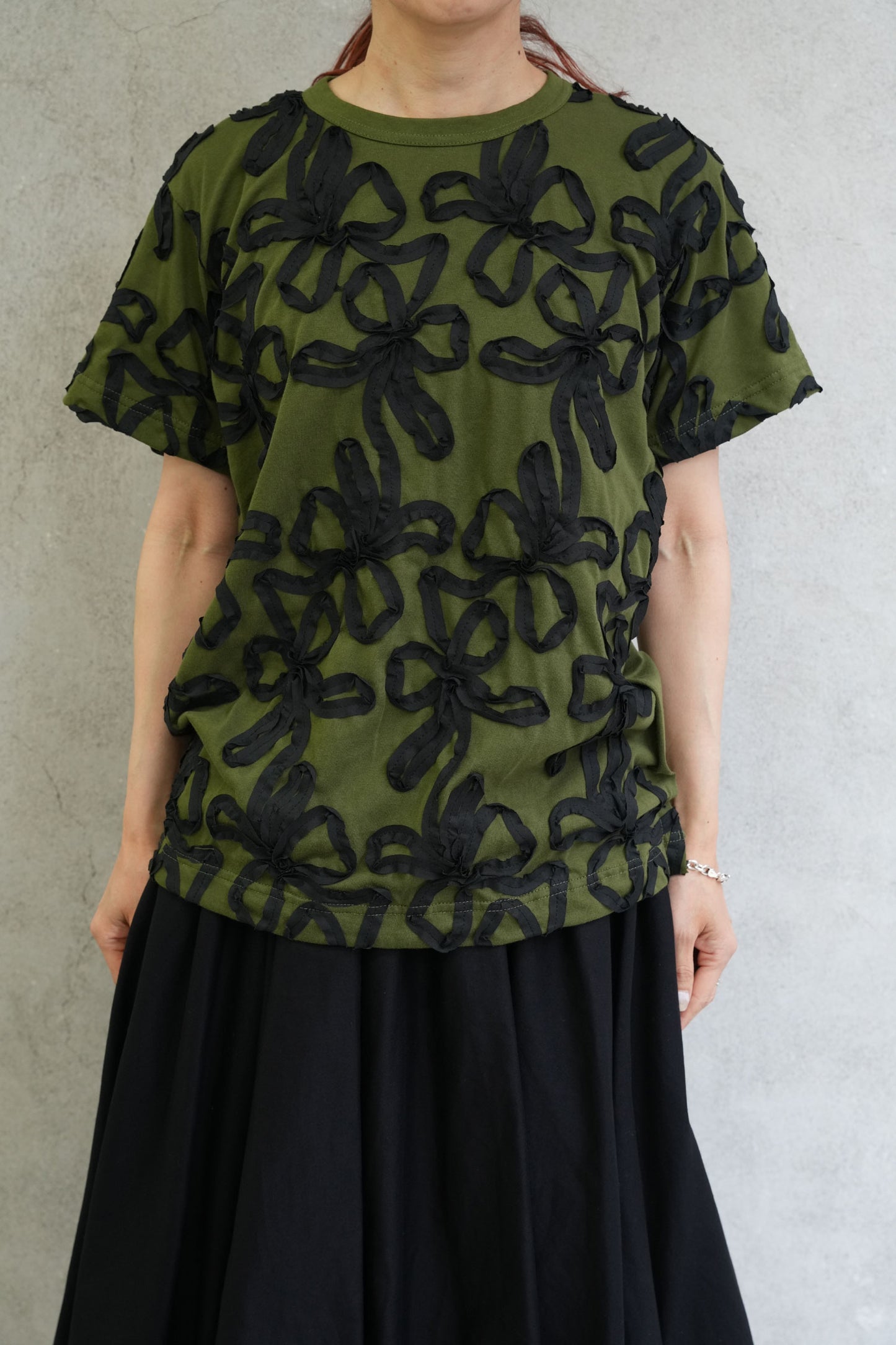 
                  
                    リボン刺繍Tシャツ -BLACK-
                  
                