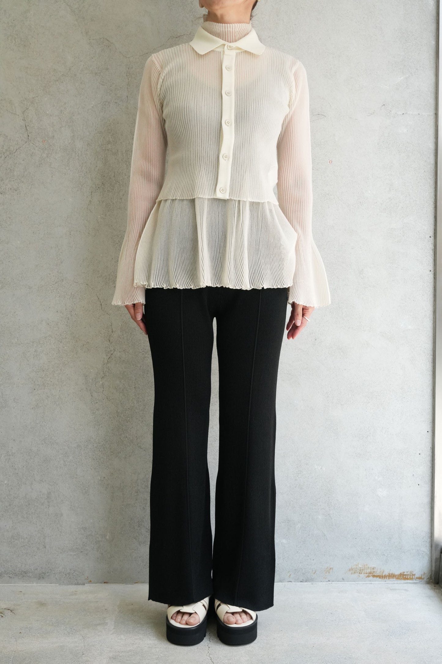 
                  
                    HYPHA LUCENT GLITTER SHIRT CARDIGAN-PEARLGOLD
                  
                