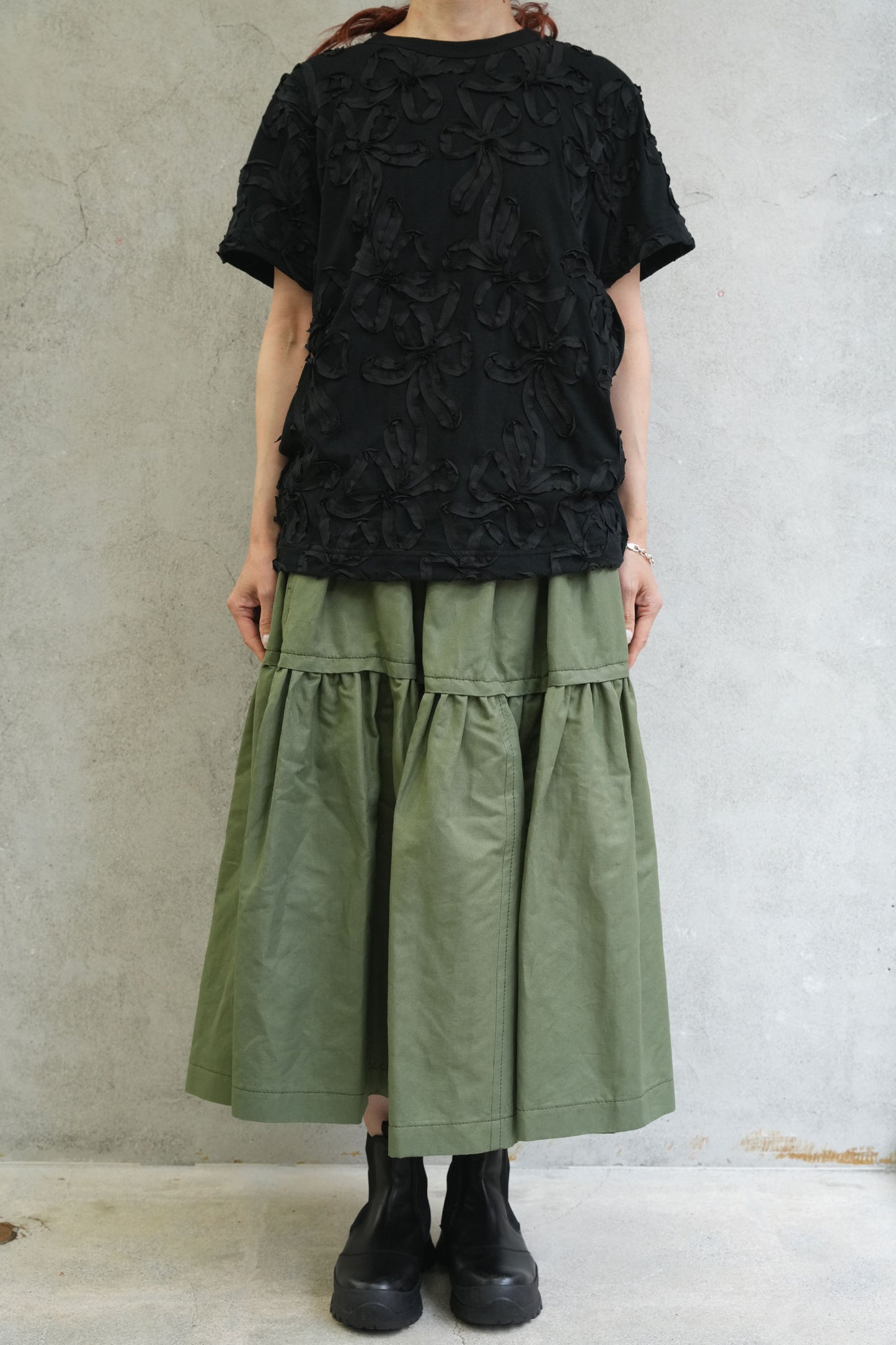 
                  
                    リボン刺繍Tシャツ -BLACK-
                  
                