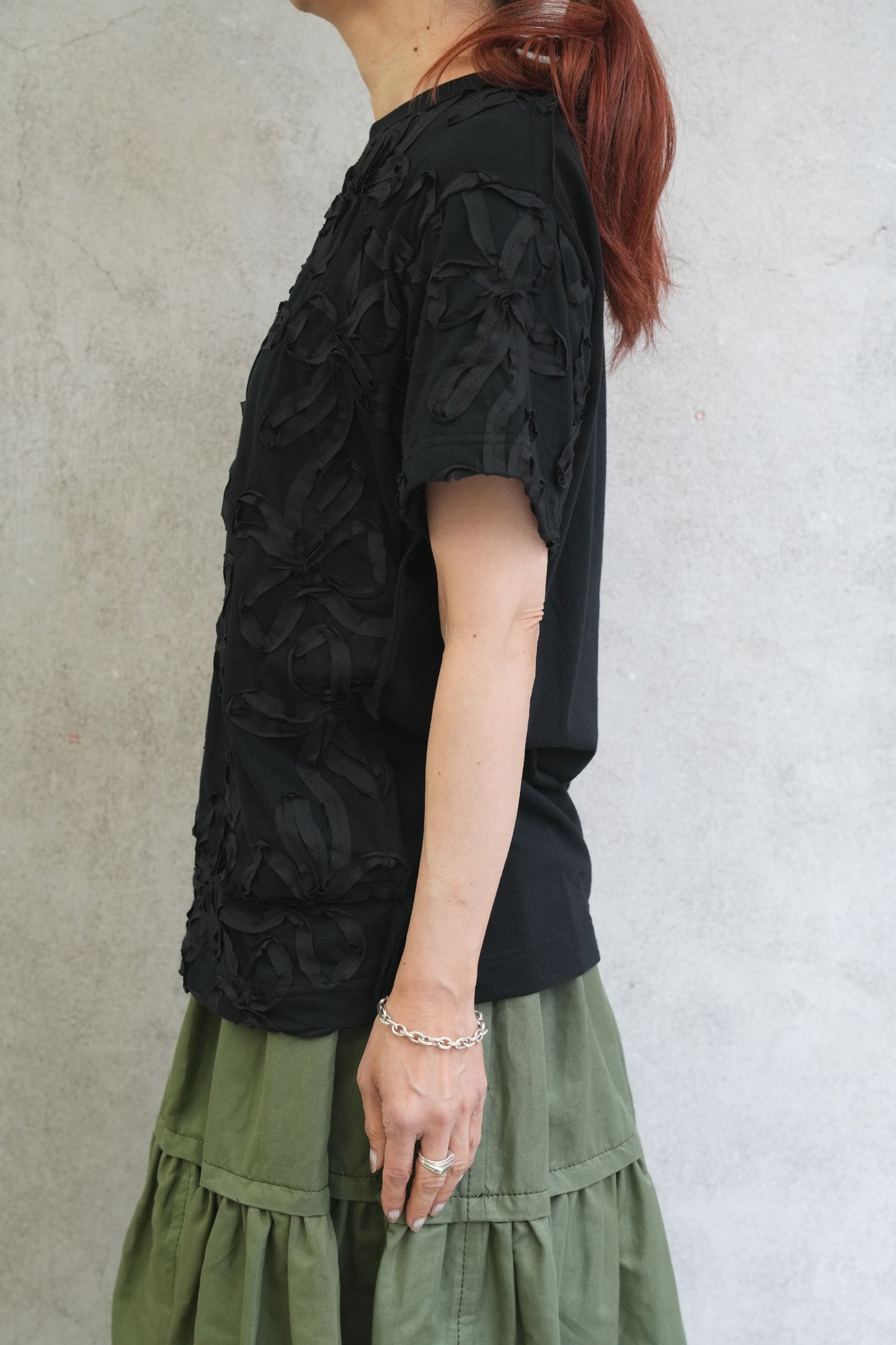 
                  
                    リボン刺繍Tシャツ -BLACK-
                  
                