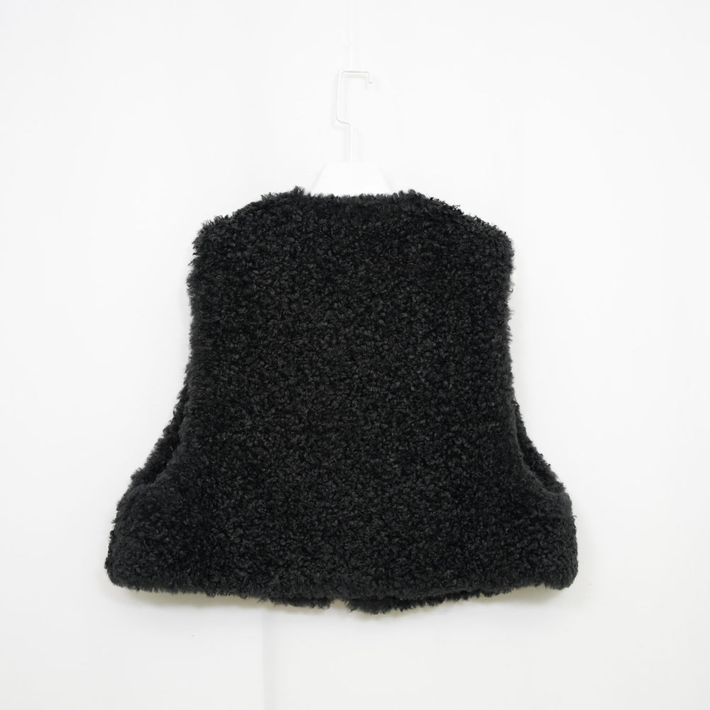 
                  
                    FAUX SHEARING CROPPED VEST
                  
                