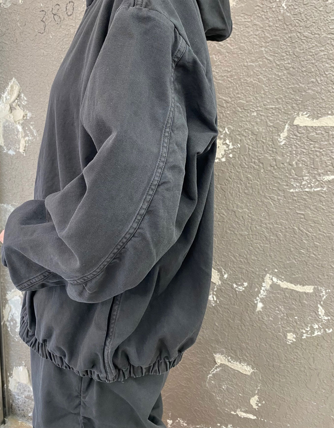 
                  
                    THIN CANVAS HOODED ZIPPER JACKET -BLACK-
                  
                