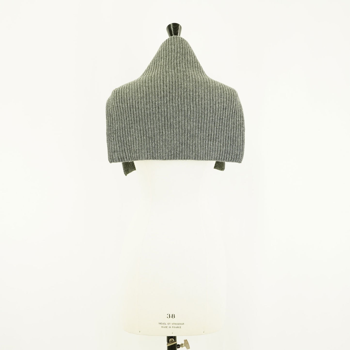 
                  
                    RIBBED NECK WARMER
                  
                