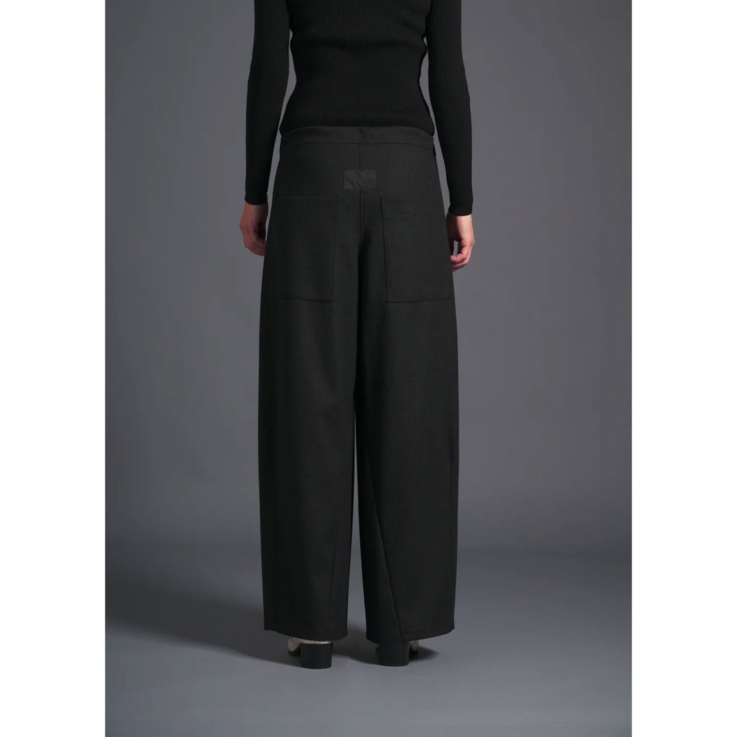 
                  
                    MERCY BARREL TROUSERS -CHARCOAL-
                  
                