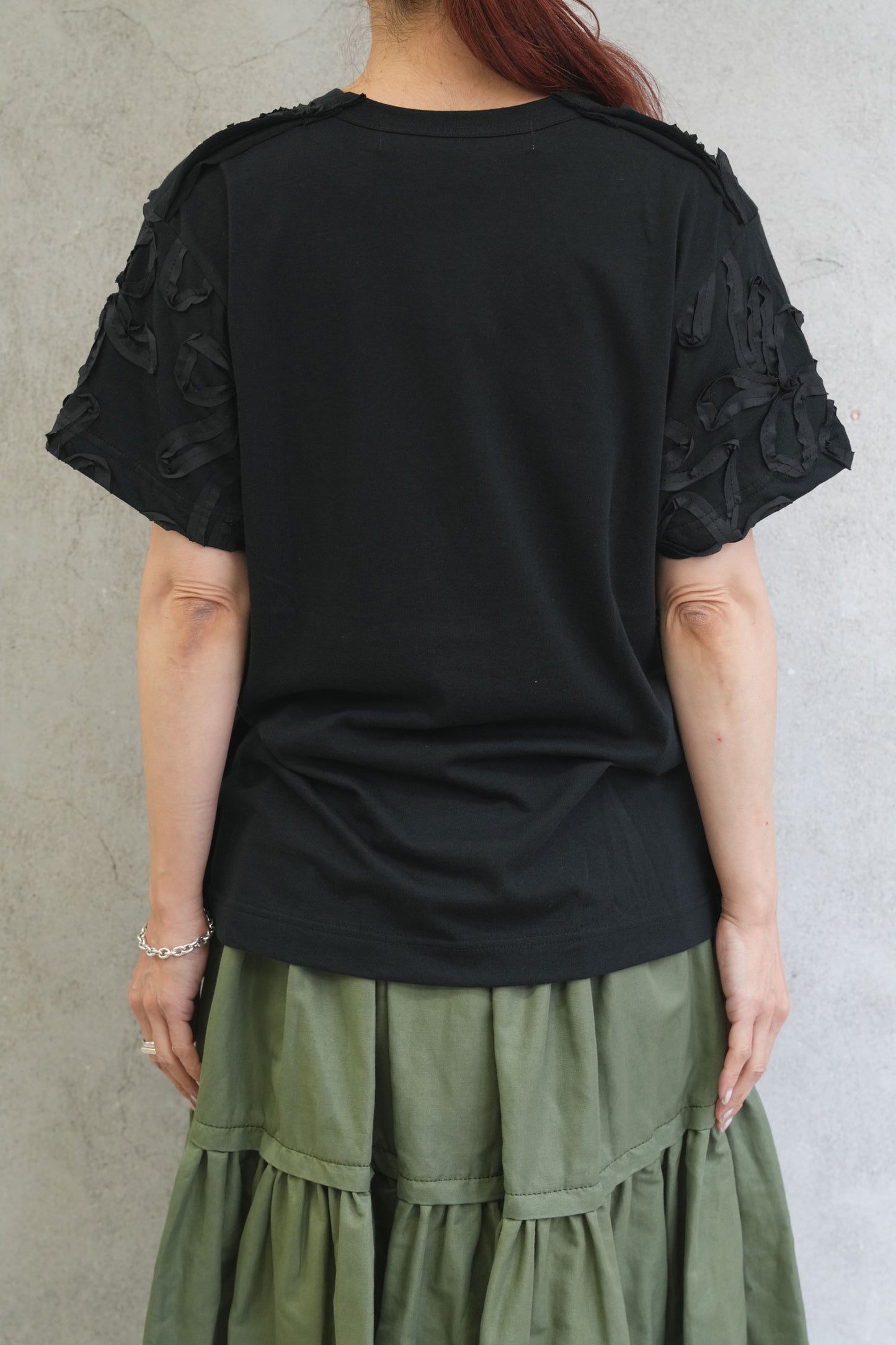 
                  
                    リボン刺繍Tシャツ -BLACK-
                  
                