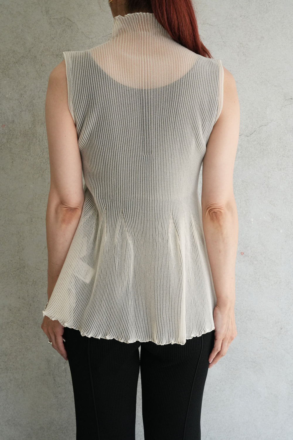 HYPHA LUCENT GLITTER SLEEVELESS TOP-PEARL GOLD- – OBLIGE