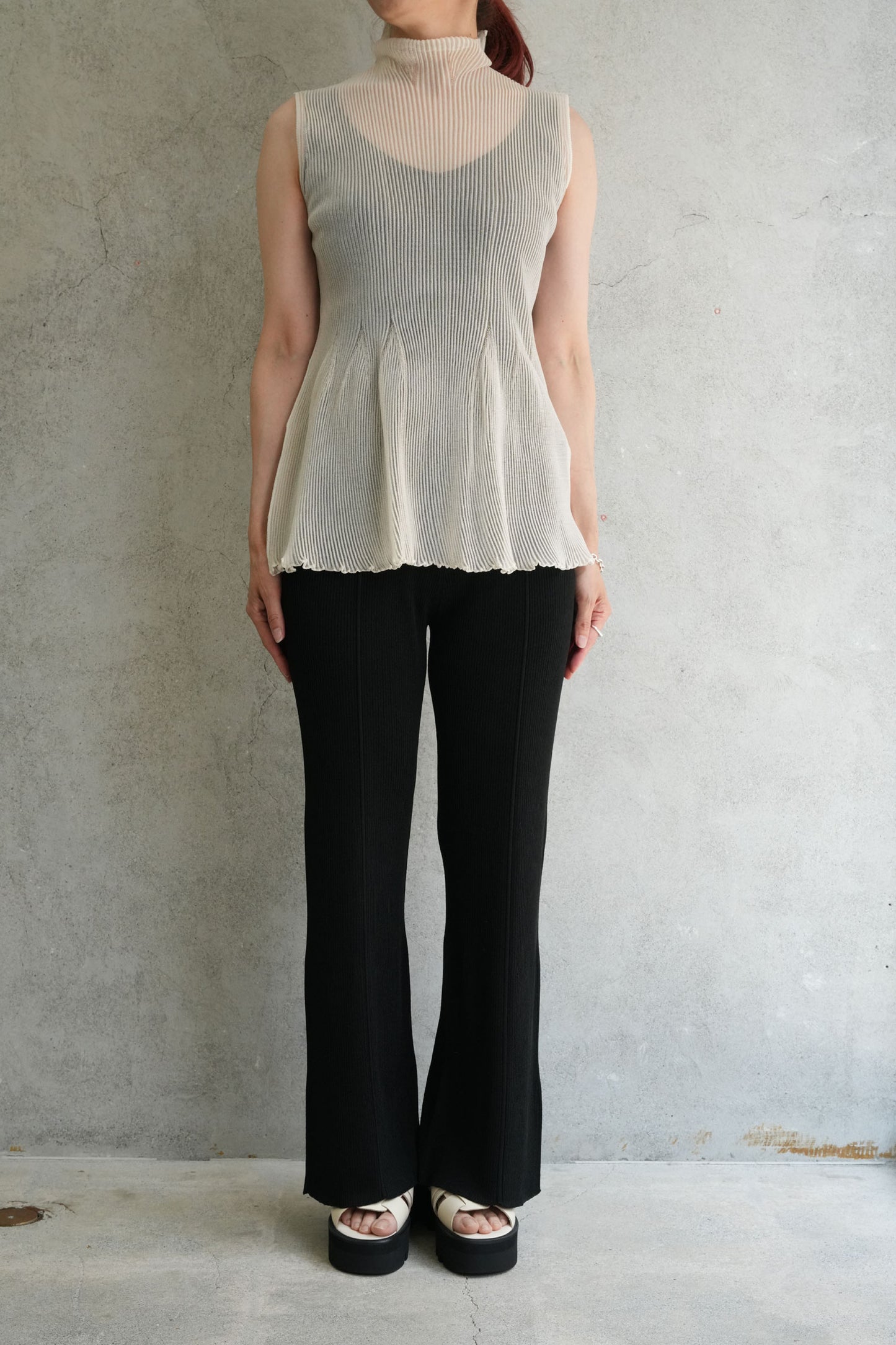 
                  
                    HYPHA LUCENT GLITTER SLEEVELESS TOP-PEARL GOLD-
                  
                
