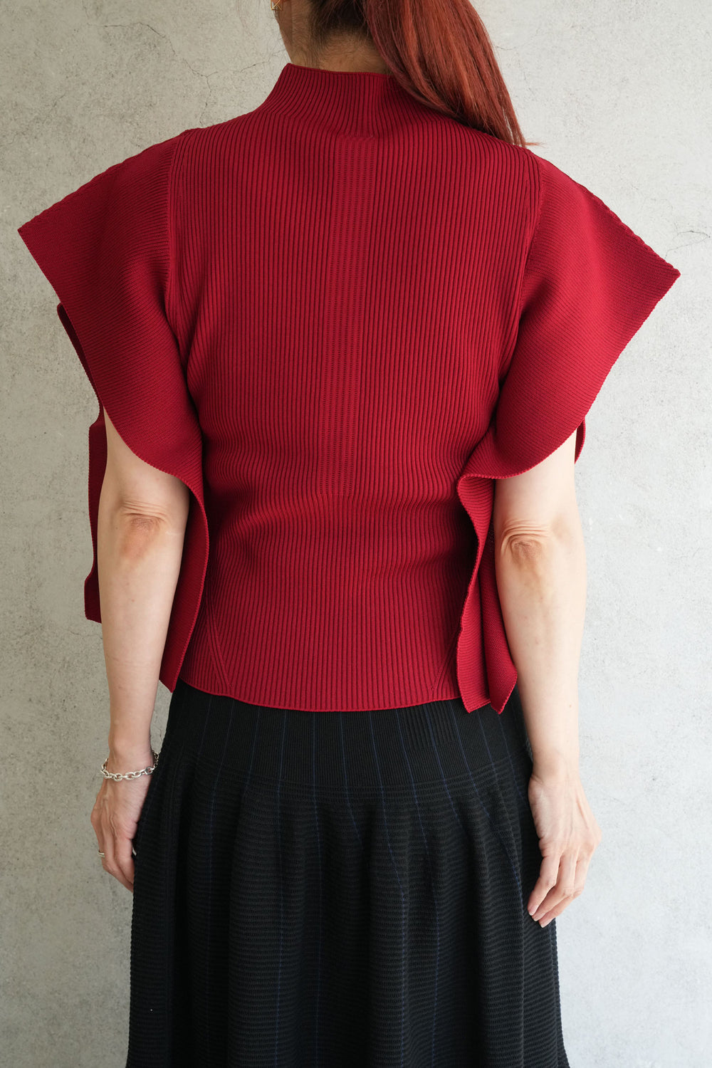 PORTRAIT CREASE TOP-WHITE- – OBLIGE