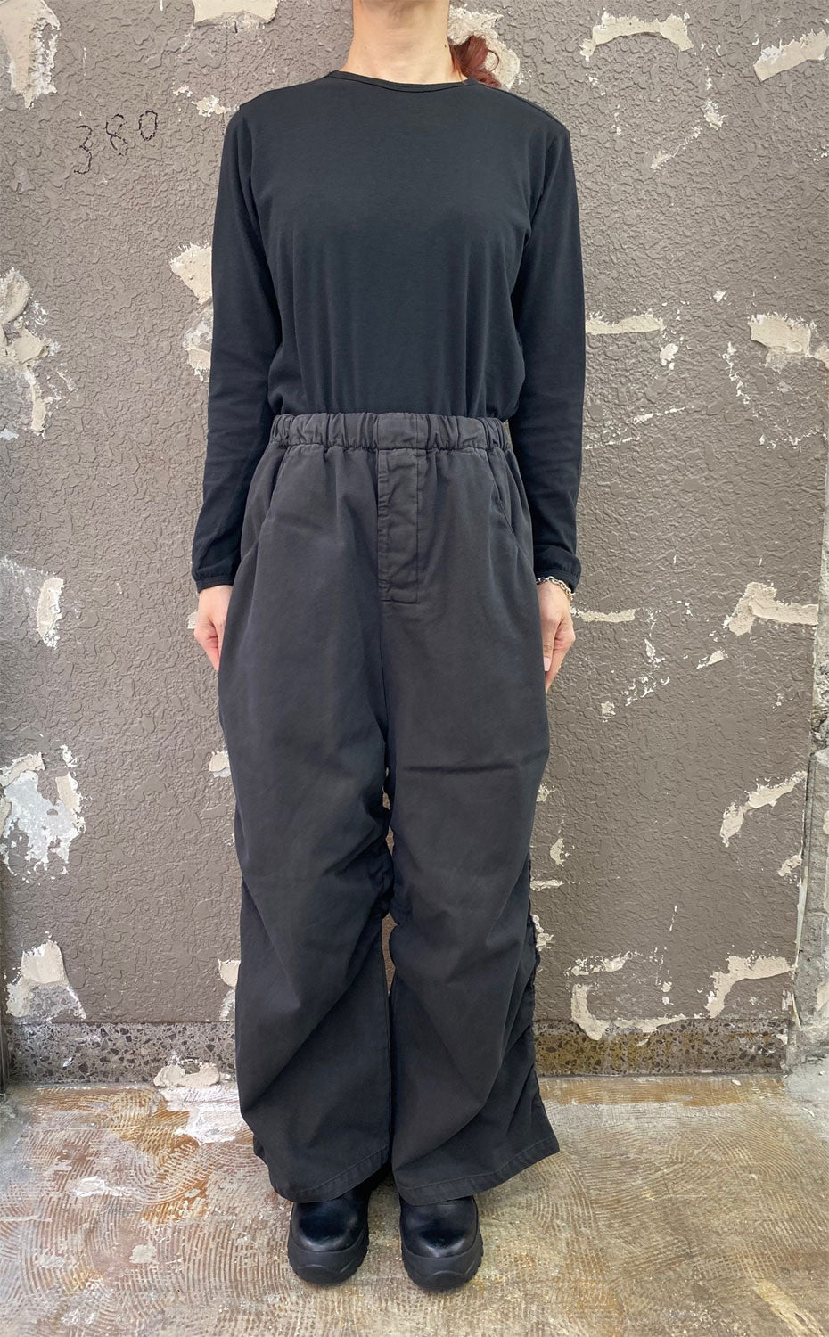 
                  
                    THIN CANVAS DRAPED TROUSERS-BLACK-
                  
                