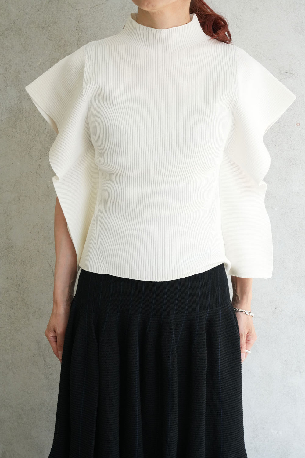 PORTRAIT CREASE TOP-WHITE- – OBLIGE