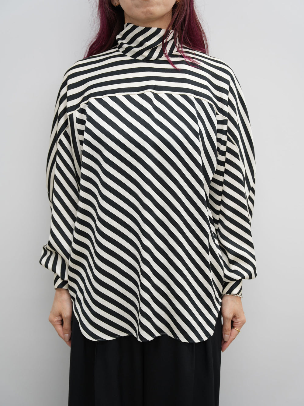 STRIPE HAMMER SATIN BACK RIBBON BLOUSE – OBLIGE
